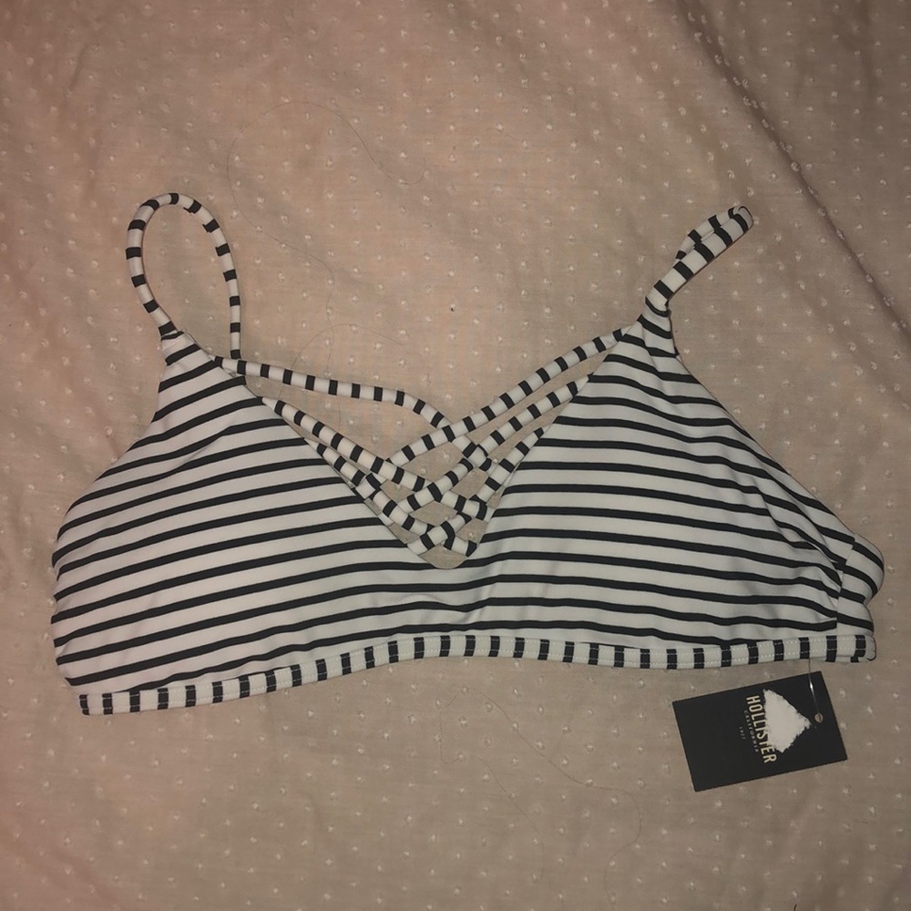 Scoop neck bikini top